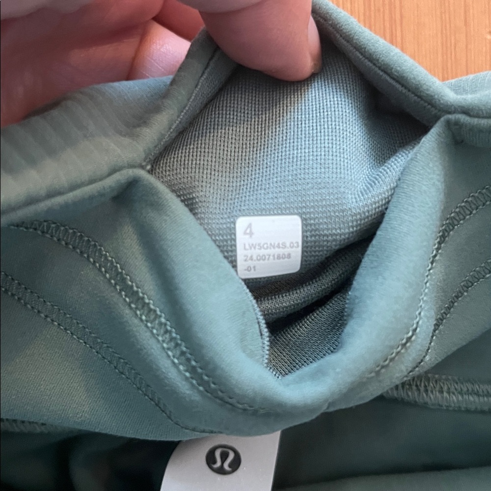 Lululemon size 4 leggings - Picture 4 of 6
